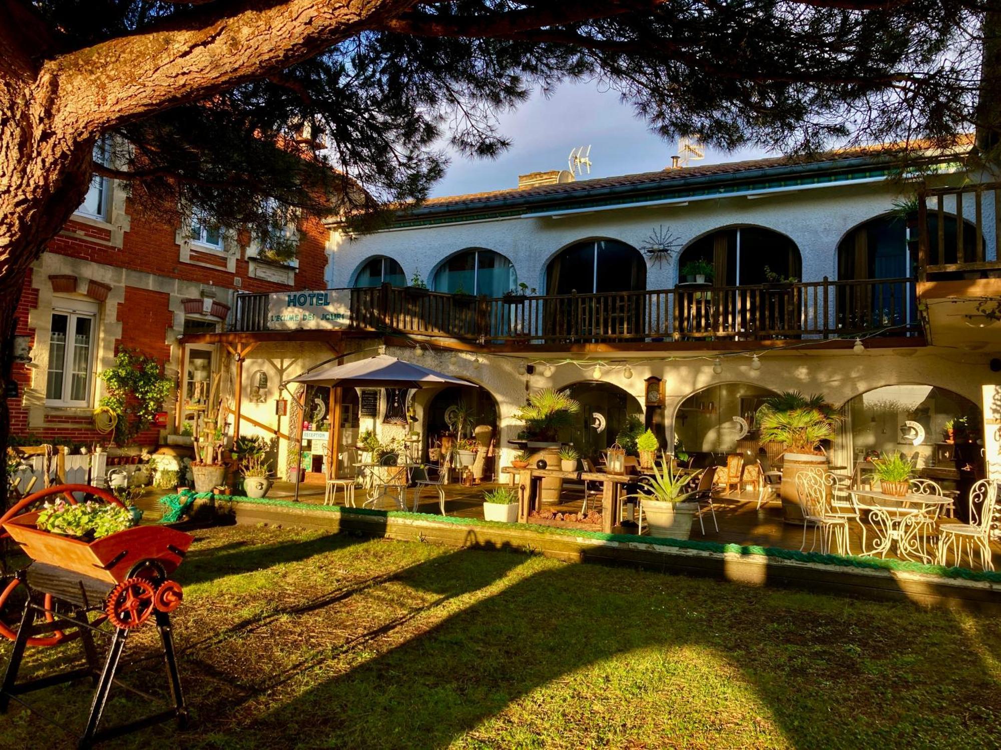 L'Ecume Des Jours Hotell Soulac-sur-Mer Exteriör bild